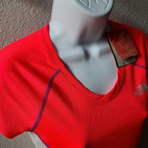 THE NORTH FACE women's tops